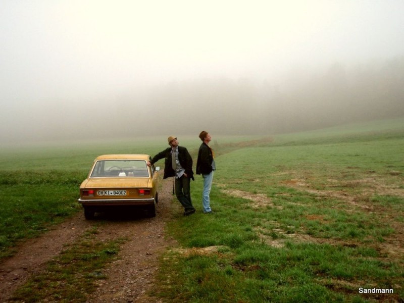 Vergangenheit im Nebel. Wir fahren weiter.