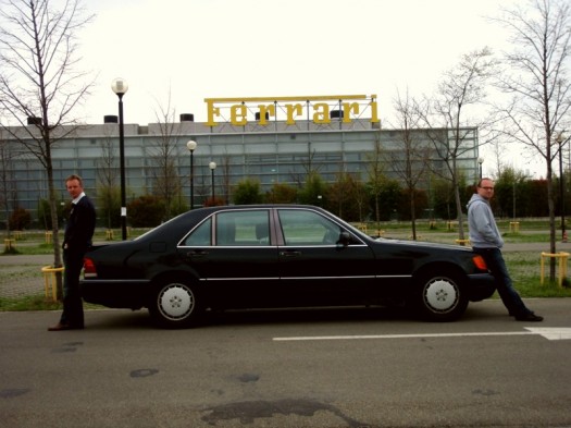 Hier baut man rote Autos