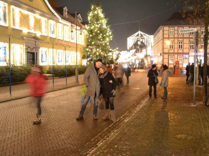 Zwei Nachteulen vor dem Adventskalender