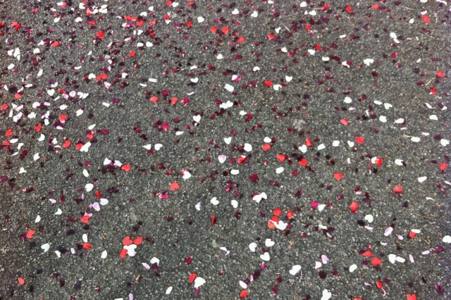 Buntes Treiben auf Asphalt