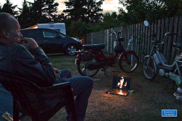 Männer gucken gern auf Feuer