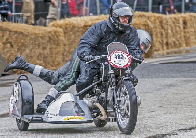 Kurventechnik auf zwei oder drei Rädern