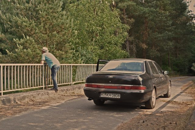 Transportrouten, rostig und verlassen.